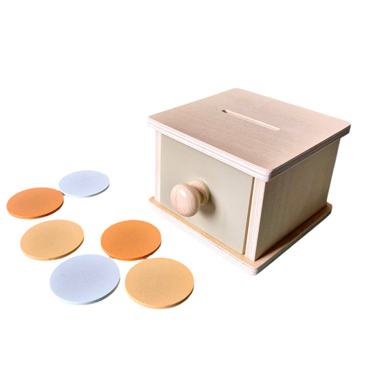 Boîte tirelire en bois avec tiroir et disques colorés